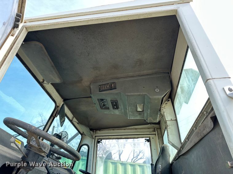 image for item DO3297 1996 Elgin Pellican street sweeper