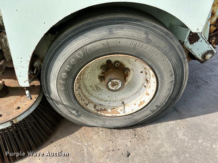 image for item DO3297 1996 Elgin Pellican street sweeper