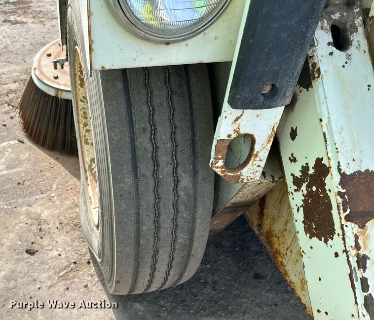 image for item DO3297 1996 Elgin Pellican street sweeper