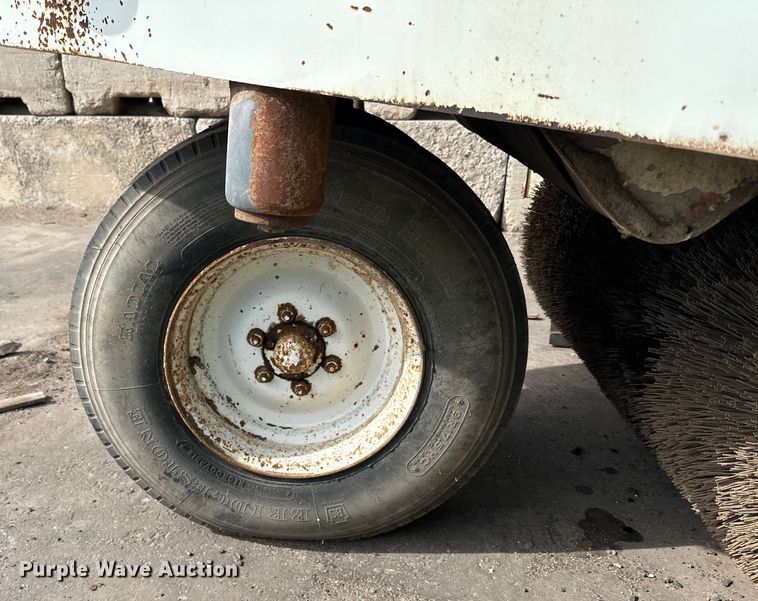 image for item DO3297 1996 Elgin Pellican street sweeper