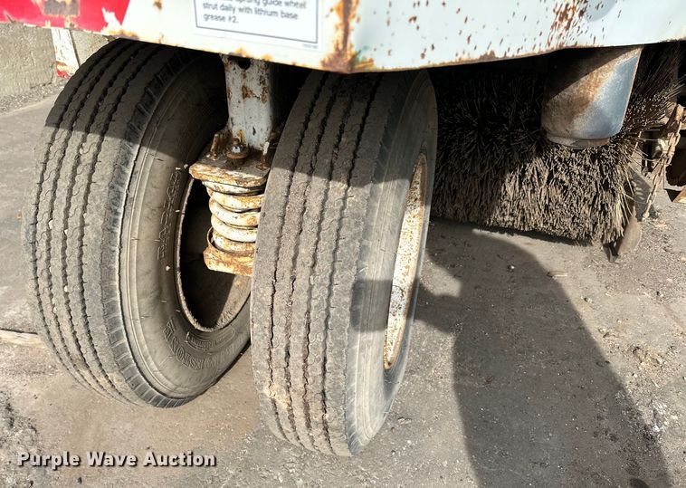 image for item DO3297 1996 Elgin Pellican street sweeper