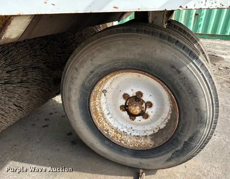 image for item DO3297 1996 Elgin Pellican street sweeper