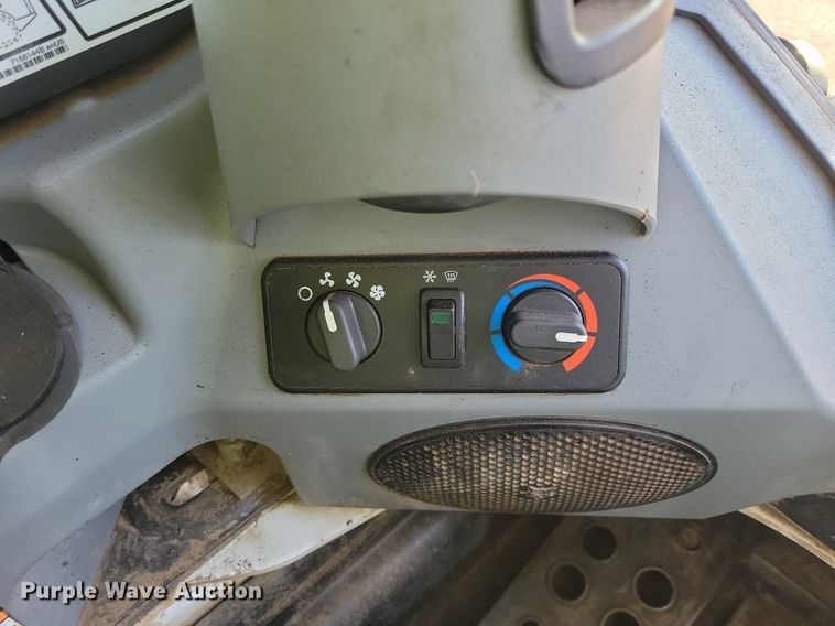 image for item DO3301 2019 Bobcat T650 tracked skid steer loader