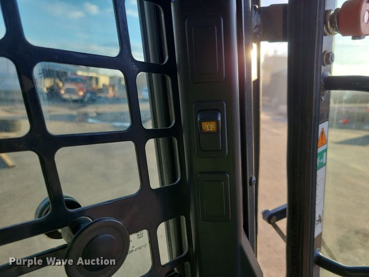 image for item DO3301 2019 Bobcat T650 tracked skid steer loader