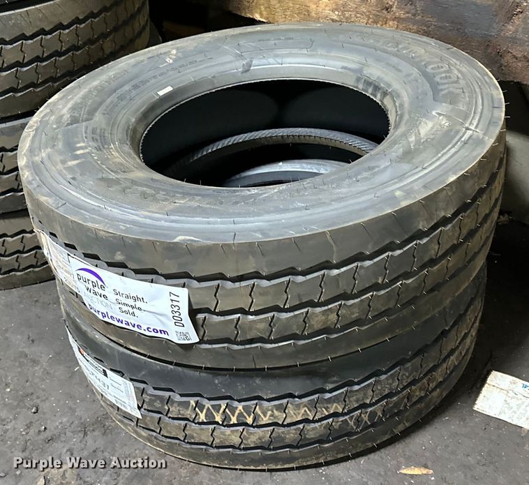 image for item DO3317 (2) Hankook Smart Flex TH31 235/75R17.5 tires