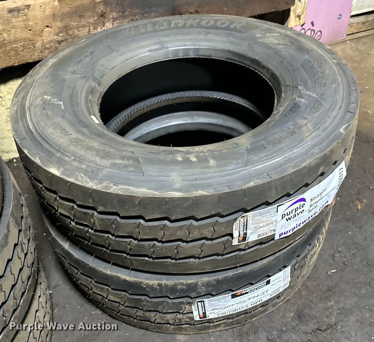 image for item DO3317 (2) Hankook Smart Flex TH31 235/75R17.5 tires