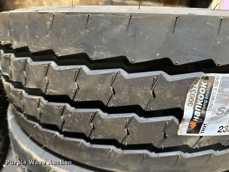 image for item DO3317 (2) Hankook Smart Flex TH31 235/75R17.5 tires