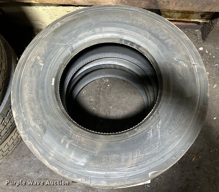 image for item DO3317 (2) Hankook Smart Flex TH31 235/75R17.5 tires