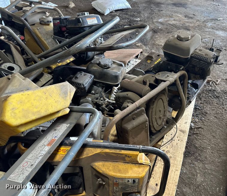 image for item DO3337 Wacker plate compactor parts