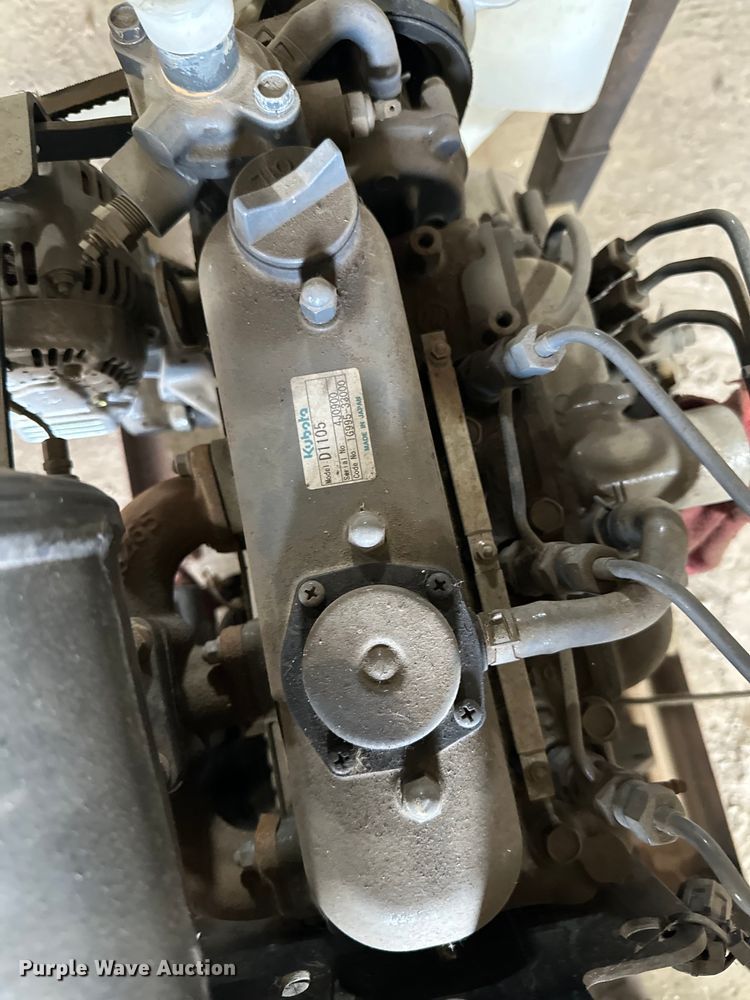image for item DO3339 Kubota D1105 engine