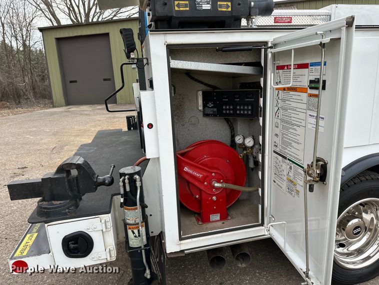 image for item DO3377 2018 Ford  F550 utility / service truck