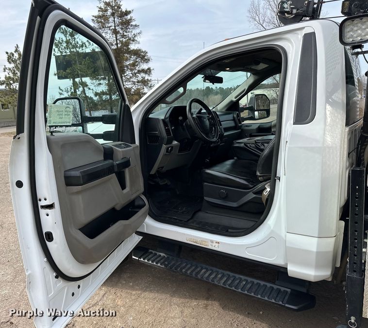 image for item DO3377 2018 Ford  F550 utility / service truck