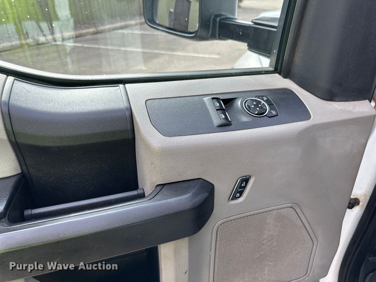 image for item DO3377 2018 Ford  F550 utility / service truck
