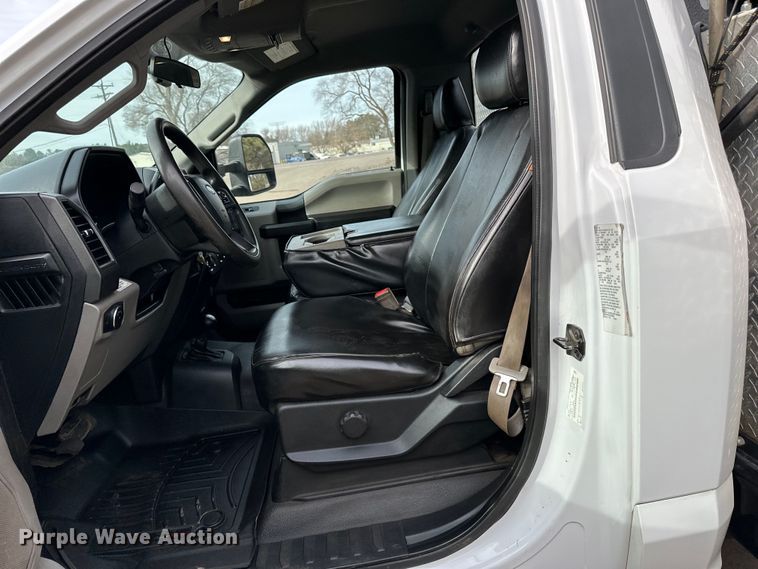 image for item DO3377 2018 Ford  F550 utility / service truck