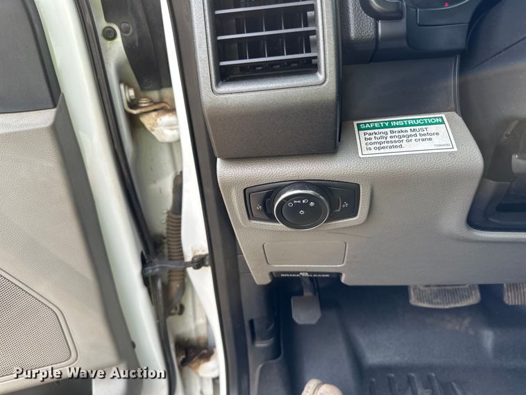 image for item DO3377 2018 Ford  F550 utility / service truck