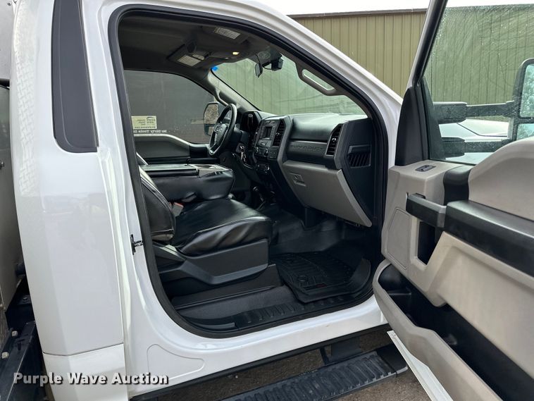 image for item DO3377 2018 Ford  F550 utility / service truck