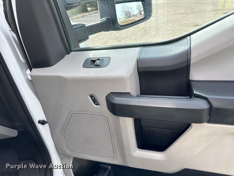 image for item DO3377 2018 Ford  F550 utility / service truck