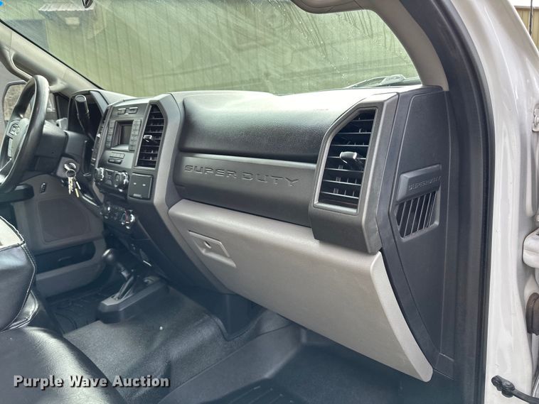 image for item DO3377 2018 Ford  F550 utility / service truck