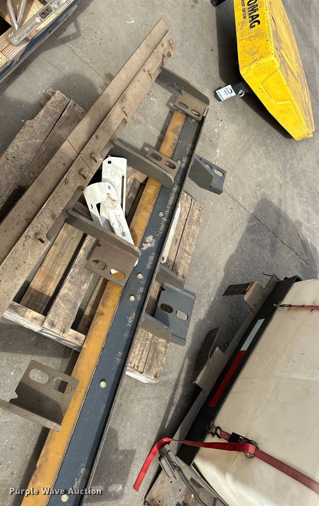 image for item DO3383 Bomag  roller parts