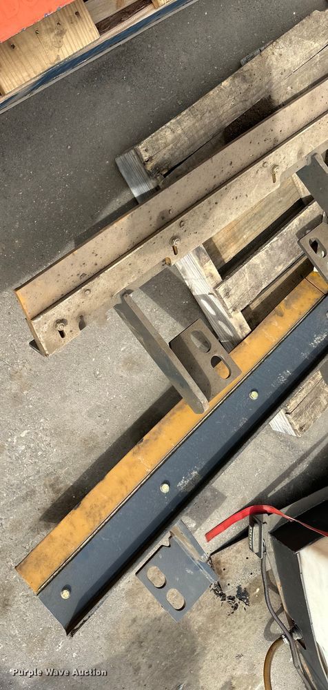 image for item DO3383 Bomag  roller parts