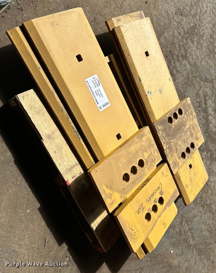 image for item DO3385 Wheel loader cutting edges