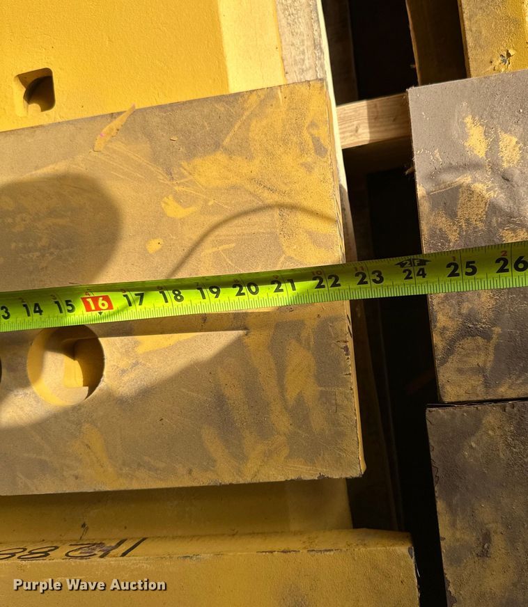 image for item DO3385 Wheel loader cutting edges