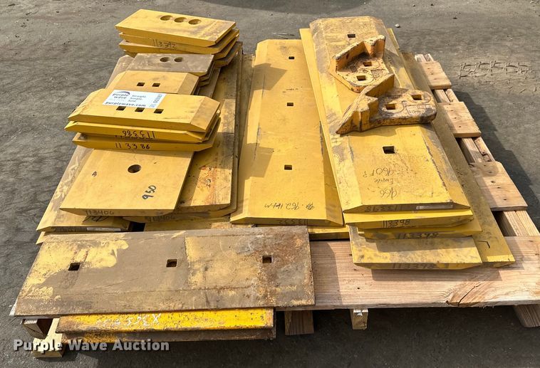 image for item DO3387 Wheel loader cutting edges 
