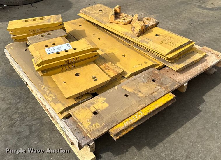 image for item DO3387 Wheel loader cutting edges 