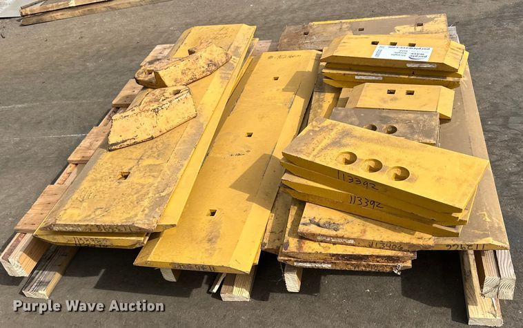 image for item DO3387 Wheel loader cutting edges 