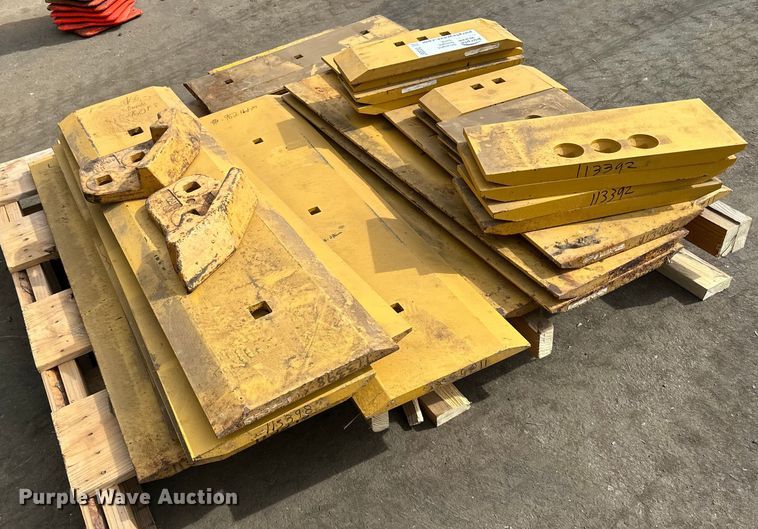 image for item DO3387 Wheel loader cutting edges 