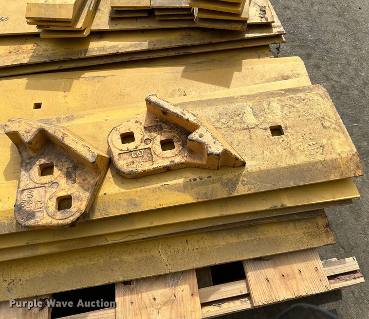 image for item DO3387 Wheel loader cutting edges 