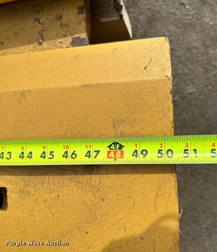 image for item DO3387 Wheel loader cutting edges 