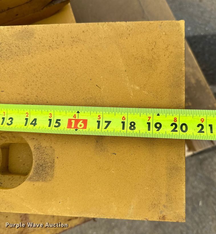 image for item DO3387 Wheel loader cutting edges 