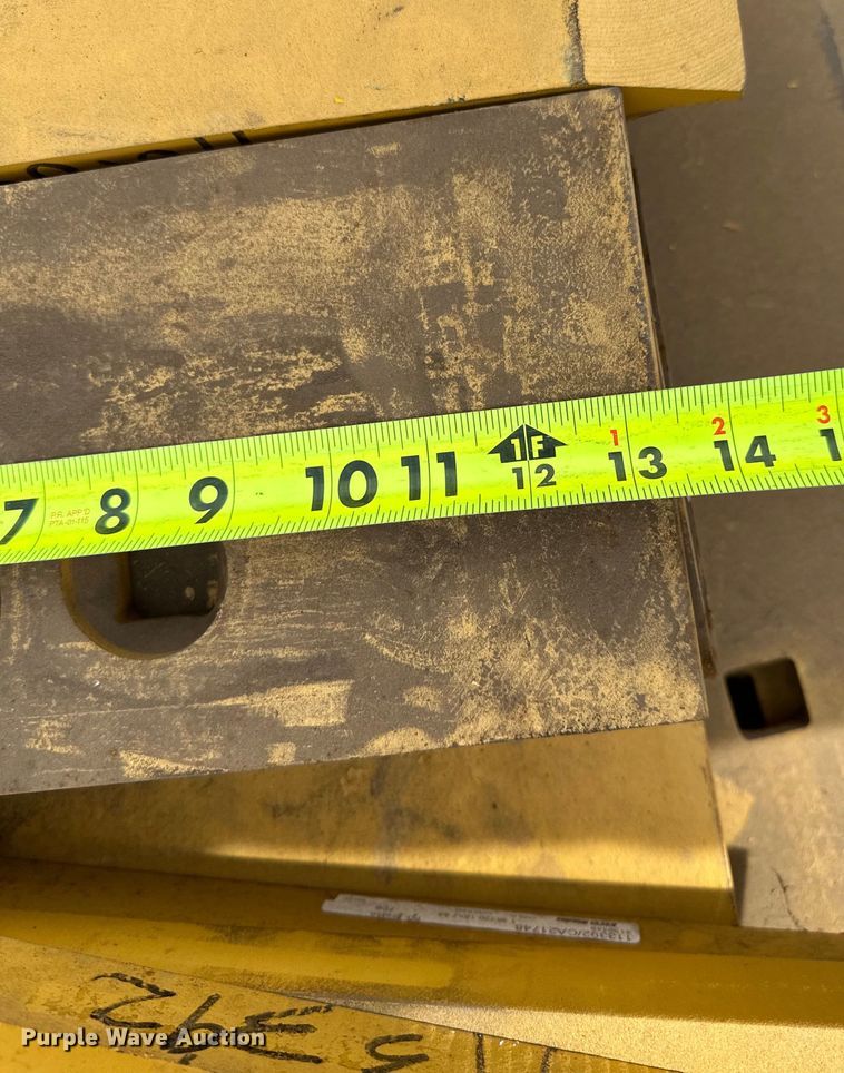 image for item DO3387 Wheel loader cutting edges 