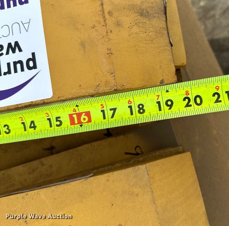 image for item DO3387 Wheel loader cutting edges 