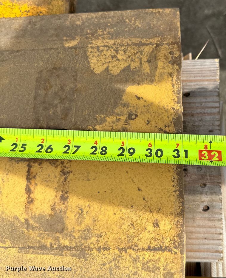 image for item DO3387 Wheel loader cutting edges 