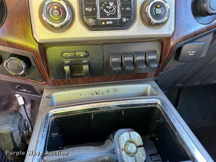 image for item DO3394 2015 Ford F350 Super Duty Lariat SuperCab pickup truck