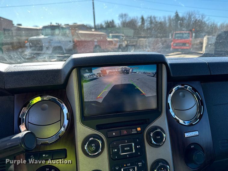 image for item DO3394 2015 Ford F350 Super Duty Lariat SuperCab pickup truck