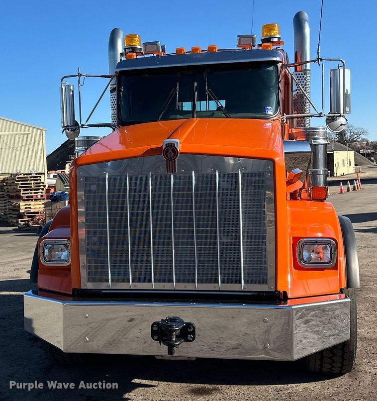 image for item DO3395 2014 Kenworth  T800W semi truck