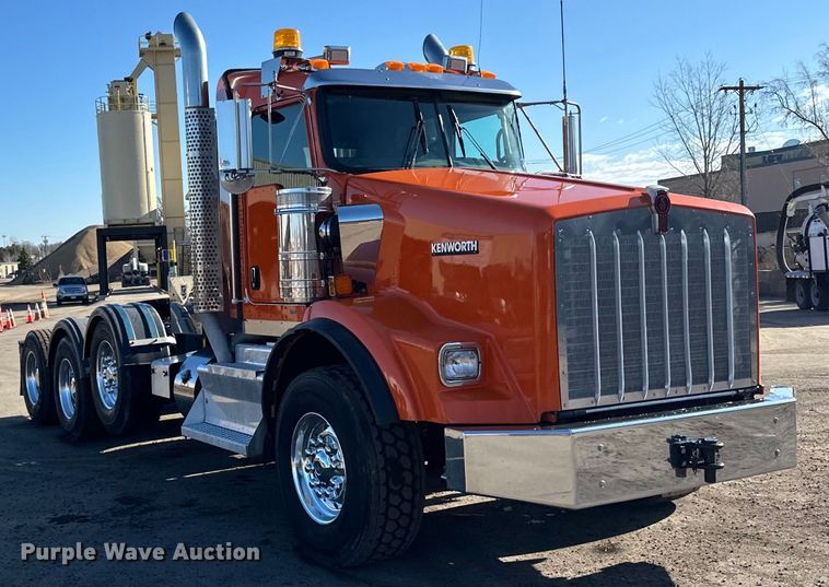 image for item DO3395 2014 Kenworth  T800W semi truck