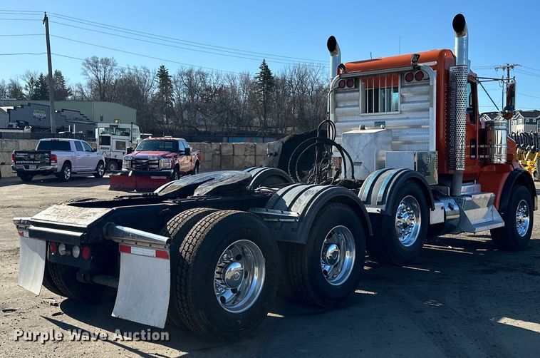 image for item DO3395 2014 Kenworth  T800W semi truck