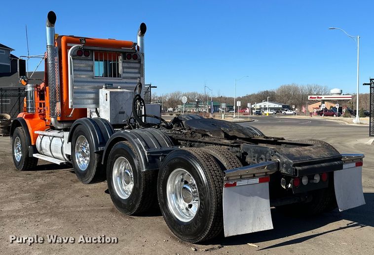 image for item DO3395 2014 Kenworth  T800W semi truck