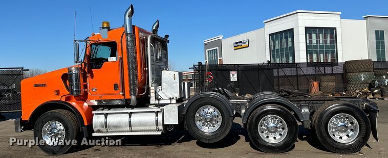 image for item DO3395 2014 Kenworth  T800W semi truck