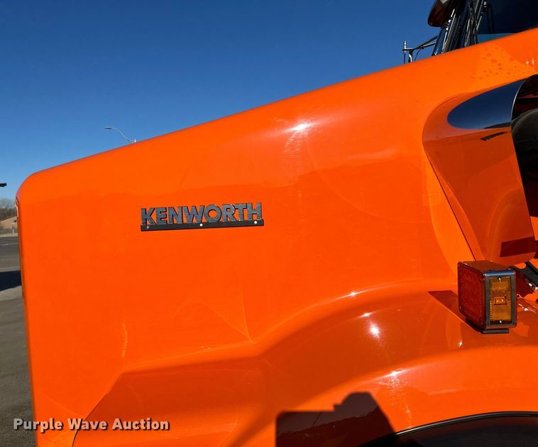 image for item DO3395 2014 Kenworth  T800W semi truck