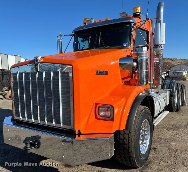 image for item DO3395 2014 Kenworth  T800W semi truck