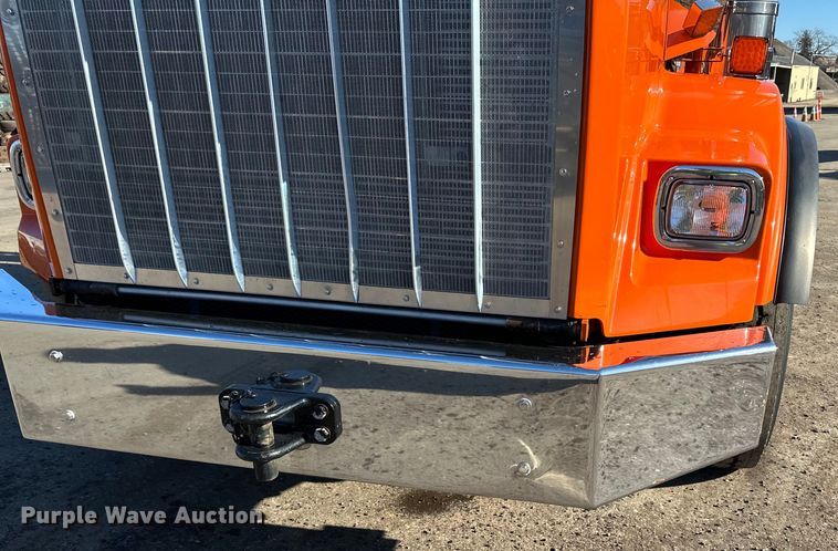 image for item DO3395 2014 Kenworth  T800W semi truck