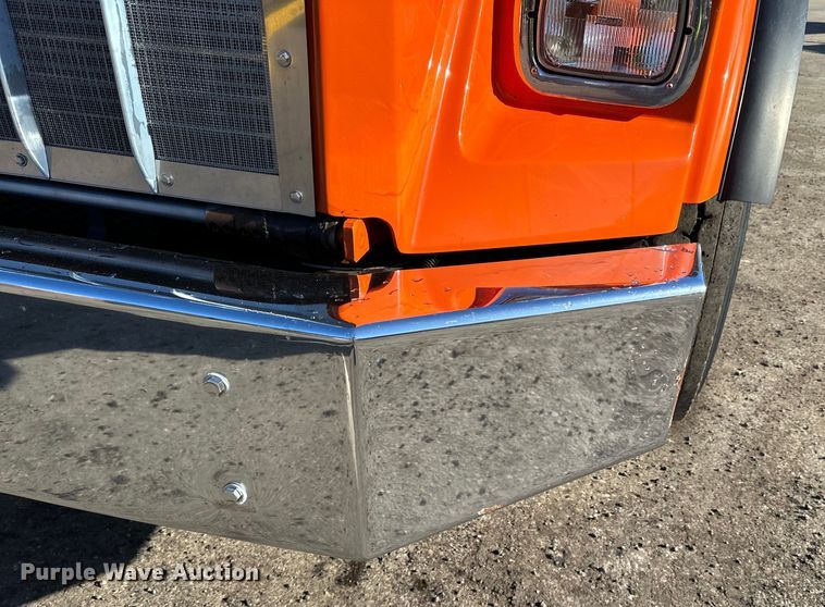 image for item DO3395 2014 Kenworth  T800W semi truck