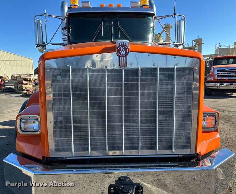image for item DO3395 2014 Kenworth  T800W semi truck