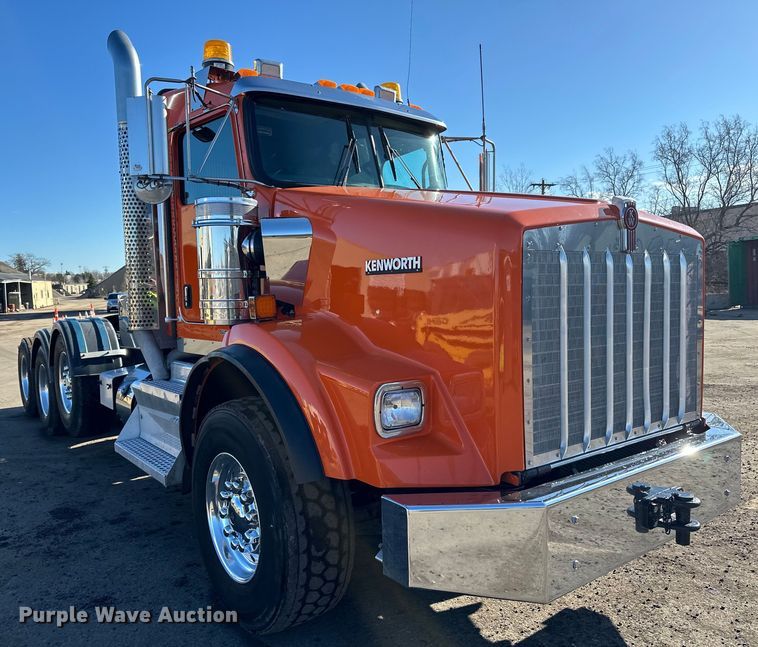 image for item DO3395 2014 Kenworth  T800W semi truck