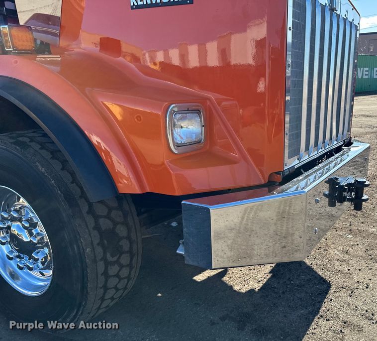 image for item DO3395 2014 Kenworth  T800W semi truck